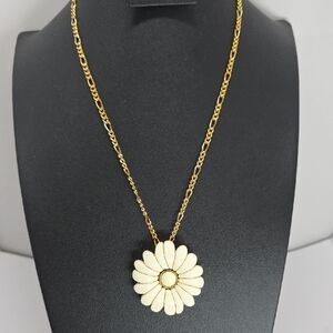 Vintage Gold and Cream Daisy Necklace